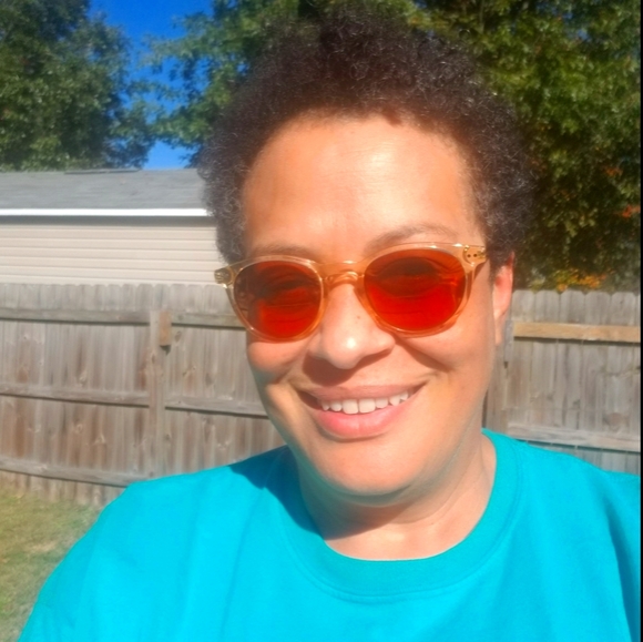 Meet your Posher, Della r - Picture 1 of 1